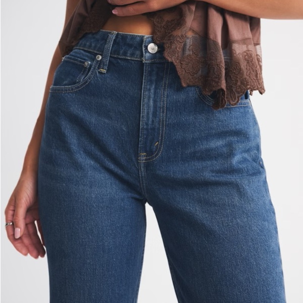 Abercrombie & Fitch Women's Curve Love High Rise 90s Relaxed Frayed Hem Jean - Picture 4 of 10